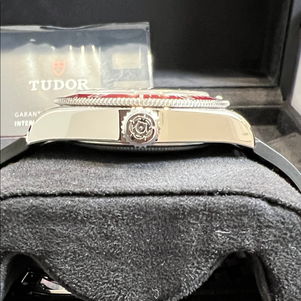 Tudor BLACK BAY With Burgundy Bezel Watch 41mm - Picture 5 of 10